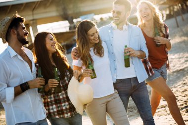 Yaz zevk mutlu gençler