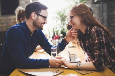 Restoranda dating flört iş arkadaşları