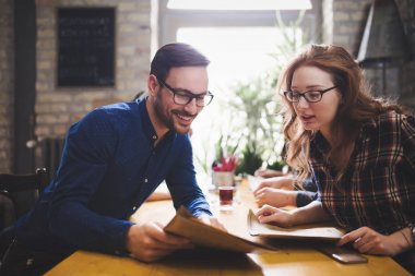 Restoranda mutlu iş arkadaşları