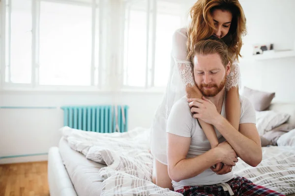 Feliz casal bonito — Fotografia de Stock