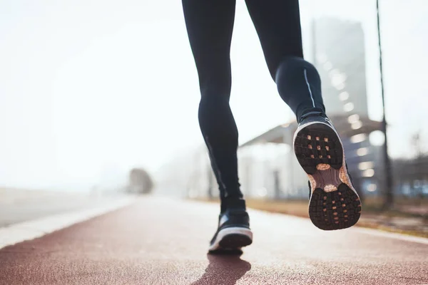 Legs of jogger running on sunset — Stock Photo, Image