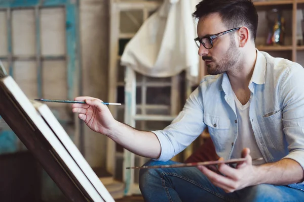 Artista masculino da escola de arte — Fotografia de Stock