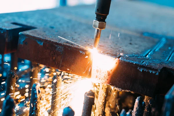 Ossigeno torcia tagli lamiera di acciaio — Foto Stock
