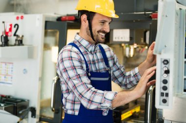 modern sanayi makinesi operatörü