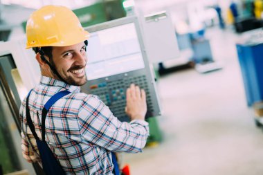 CNC makine sanayi işçisi