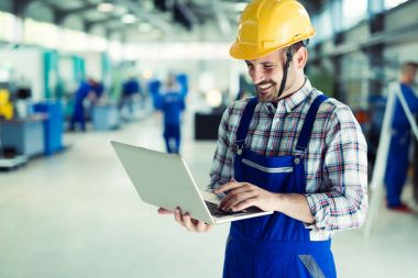 modern sanayi makinesi operatörü 