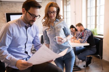 Proje üzerinde birlikte çalışma arkadaşları