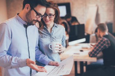 Yaratıcı iş arkadaşlarınızla birlikte beyin fırtınası