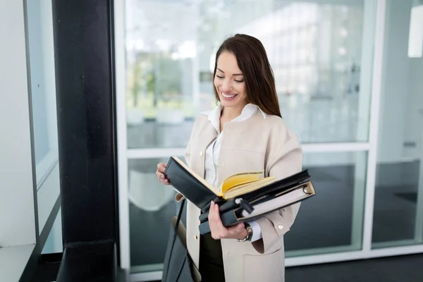 Beautiful businesswoman standing in office — Stock Photo, Image