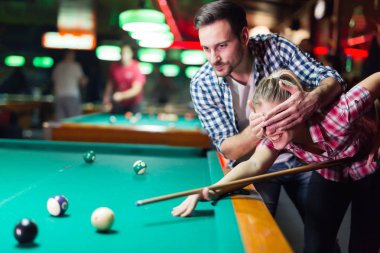 birlikte havuz çalmaya çift çubuk