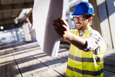 İnşaat sitesi mühendis