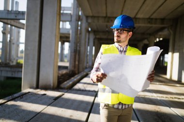 İnşaat sitesi mühendis