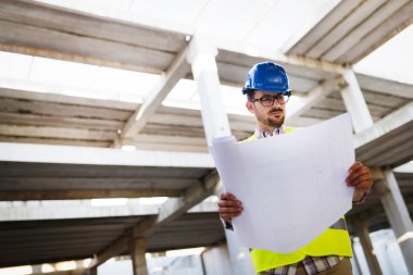 İnşaat sitesi mühendis