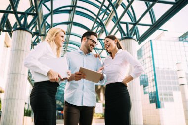 genç iş ortakları