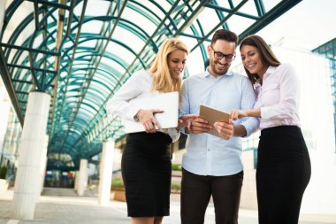 genç iş ortakları