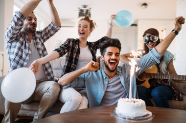 Arkadaşının eğlenceli üzerinde partisi