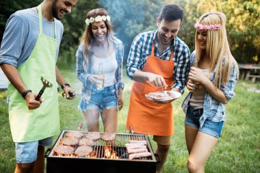 Doğada vakit ve Barbekü partisi arkadaşlar