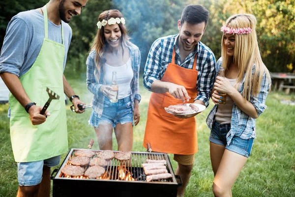 Doğada vakit ve Barbekü partisi arkadaşlar