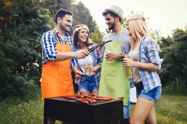 Doğada vakit ve Barbekü partisi arkadaşlar
