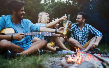 Doğada vakit güzel genç kadın