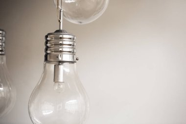 Ampul overthinking kavramı temsil eden görüntü