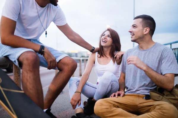 Group of happy friends hang out together — Stock Photo, Image