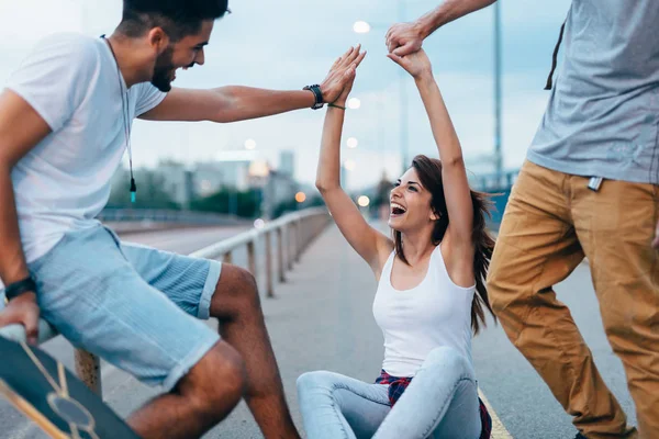 Group of happy friends hang out together — Stock Photo, Image