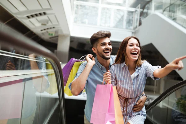 Happy attractive loving couple enjoy shopping together — Stock Photo, Image
