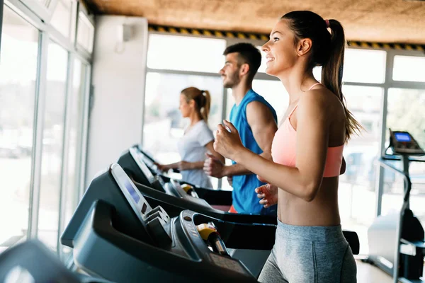 Group of friends exercising on treadmill machine — Stock Photo, Image