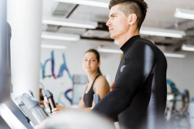 Eliptik bir eğitmen emekçilerin