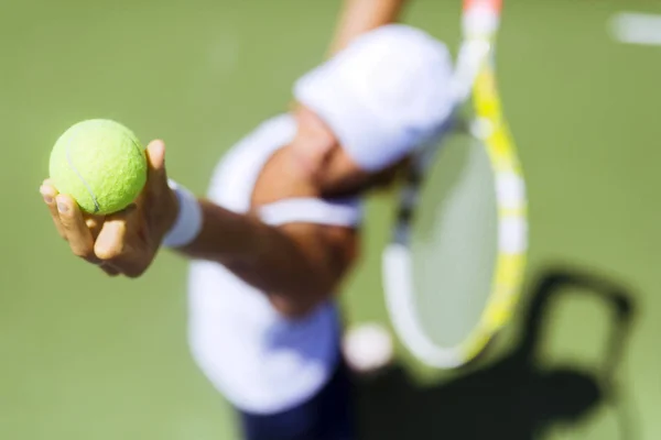 Schöne Tennisspielerin — Stockfoto