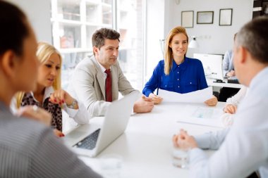 iş toplantısı ve beyin fırtınası