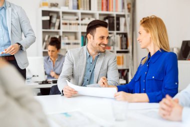 Proje üzerinde birlikte çalışma arkadaşları