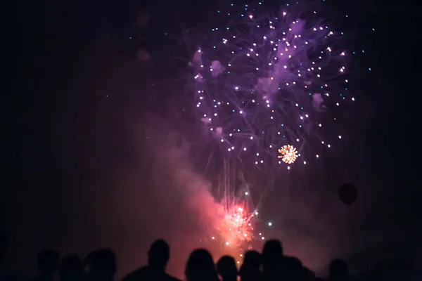 Tömeg tűzijátékot — Stock Fotó