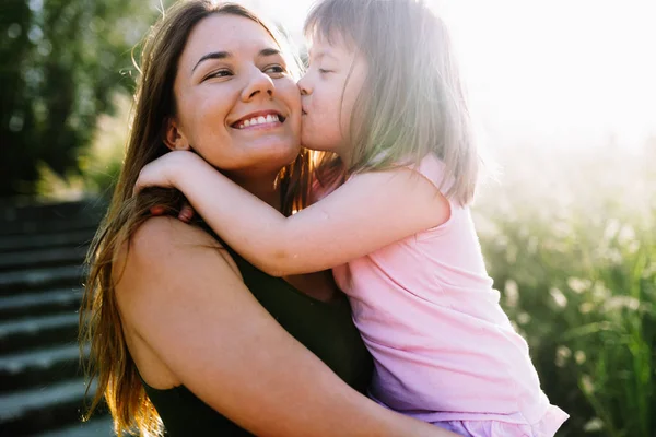 Image de la mère et de l'enfant ayant des besoins spéciaux — Photo