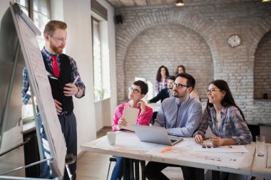 Resmi tanıtımı için meslektaşları yapıyor mimar