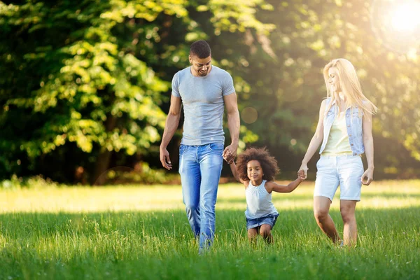 Happy young couple spending time with their daughter — Stock Photo, Image