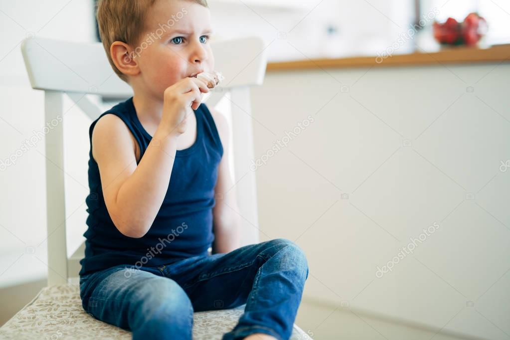 Child earing icecream in living room