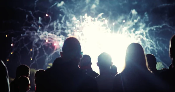 Crowd watching fireworks — Stock Photo, Image