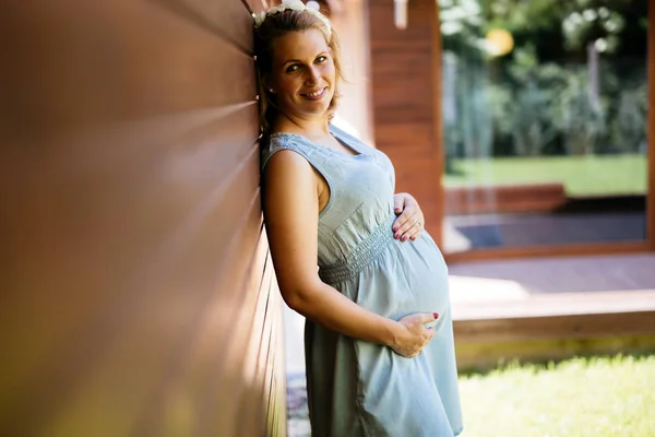 Beautiful blond pregnant woman — Stock Photo, Image