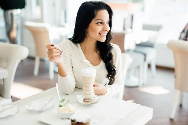 Young brunette drinking coffee — Stock Photo, Image