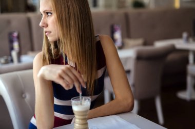 Restoran kahve içme kadın