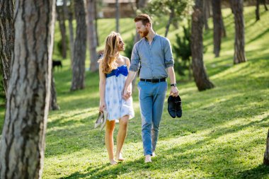 park yalınayak yürüme Çift