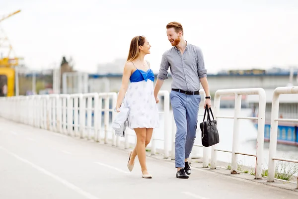 Gente pasando tiempo juntos — Foto de Stock