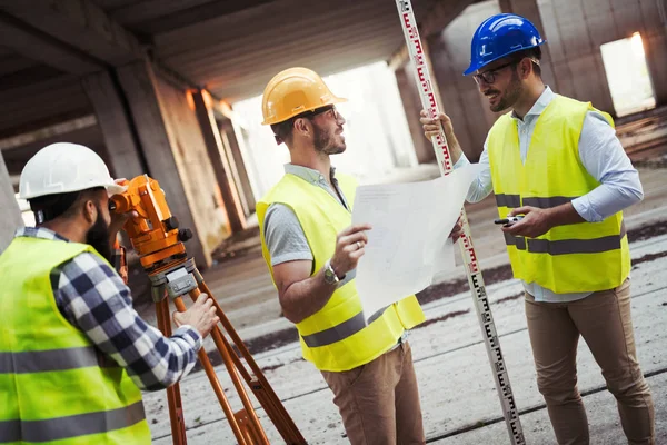İnşaat Mühendisleri çalışma portresi 