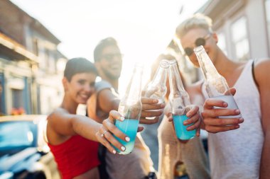 Mutlu arkadaş vakit vakit genç grup