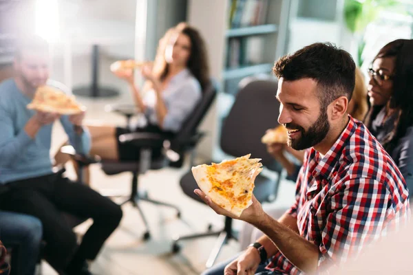 Motores Software Compartiendo Pizza Descanso Del Trabajo Empresa — Foto de Stock