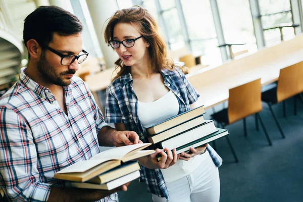  kitaplıkta vakit öğrenciler