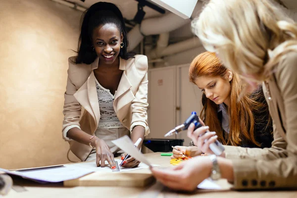 Yaratıcı bir grup insan tasarlama