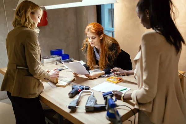 Yaratıcı bir grup insan tasarlama